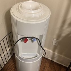 Water Dispenser With Hot And Cold