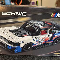 LEGO TECHNIC NASCAR NEXT GEN CHEVROLET CAMARO. (PRICE IS NEGOTIABLE).