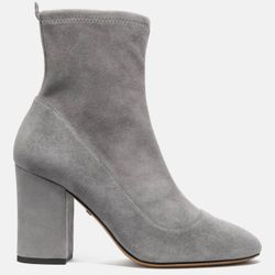 
Coach Giana Heather Grey Suede Pull-On Booties
Size 10