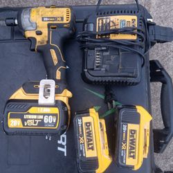 DeWalt 18 Volts 3/8 Impact Drill 