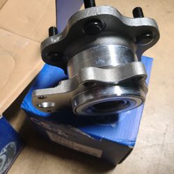 Nissan Rear Wheel Hubs And Bearings R32 ,r33 ,r34,  Z32