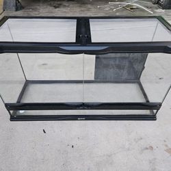 ZOOMED REPTILE TQUARIUM