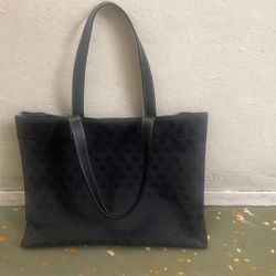 Dooney & Bourke Vintage black signature Monogram canvas tote is a perfect 