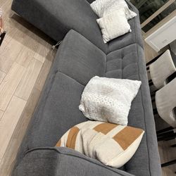 Modern Gray Sectional Sofa with pillows– Excellent Condition! 115”x65”