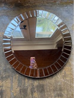 32in round mirror