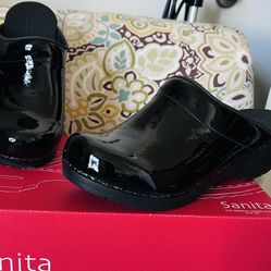 🌟 Brand New Sanita Original Danish Clogs/Slides – Black Patent Leather – EU 39 / US 8 🌟 Price: $80 (Firm)