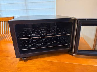 Countertop Wine Cooler with Glass Door