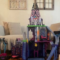 Monster High Freaky Fusion Catacombs Castle 