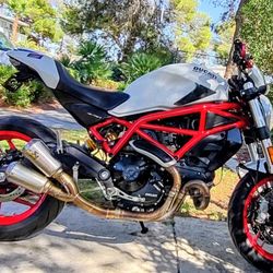 Ducati Monster 803cc  2018 Clean Nevada Title In Hand. 