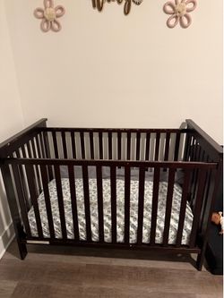 Brown Crib With Mattress