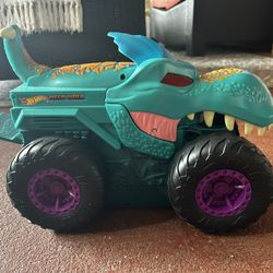 Hot Wheels - Chomping Mega Weed