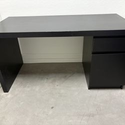 IKEA Malm Desk. 55x25