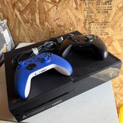 Xbox One With 2 Wireless Controller And Games