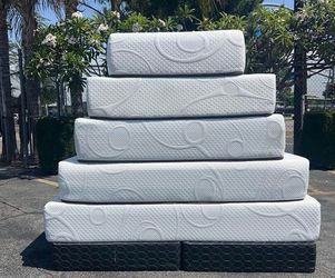 White memory foam Queen set