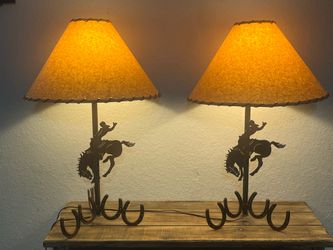 Beautiful Horseshoe Metal Western Lamps