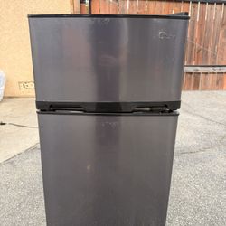 Midea Mini Fridge