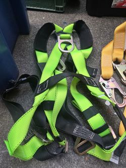 🦺 Safety harness. Arnés de seguridad.