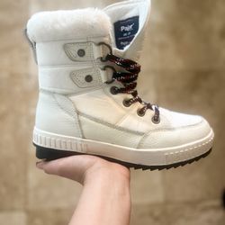 White winter boots 