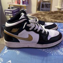 Jordan 1 Black And Gold 