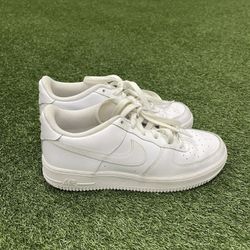 Nike Women’s Air Force’s Triple White