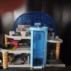 Disney Pixar Cars Florida Speedway Mega Garage  OBO