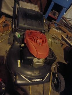 Honda self propelled gas mower rear wheel drive works excellent