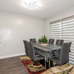 Table And Six Chair Dining Room Look Like New 