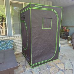Indoor Vivosun Grow Tent