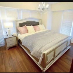 💥 Coralayne Metallic Silver So Chic Queen Panel Bed☀️ Brand New✅