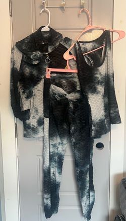 Women’s Set of 3. 🌷