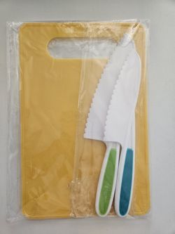 Montessori Knives & Plastic Chopping Board