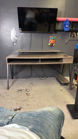 Gaming desk