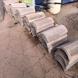 Roofing Tiles In Tiles All In Very Good Condition 