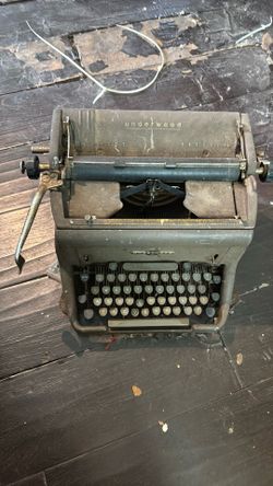 Working Vintage Typing Machine (movie Poor)