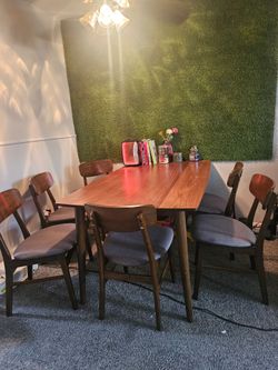 Moving - Dining table and chairs