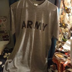 USA Official US Army T-Shirt Also got Full Outfit Army Fatigues Size Medium Coats Raincoats Pant Rain Pants Insulated Army Coats And  Under Garments  