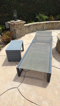 Patio lounge chairs with side table’s