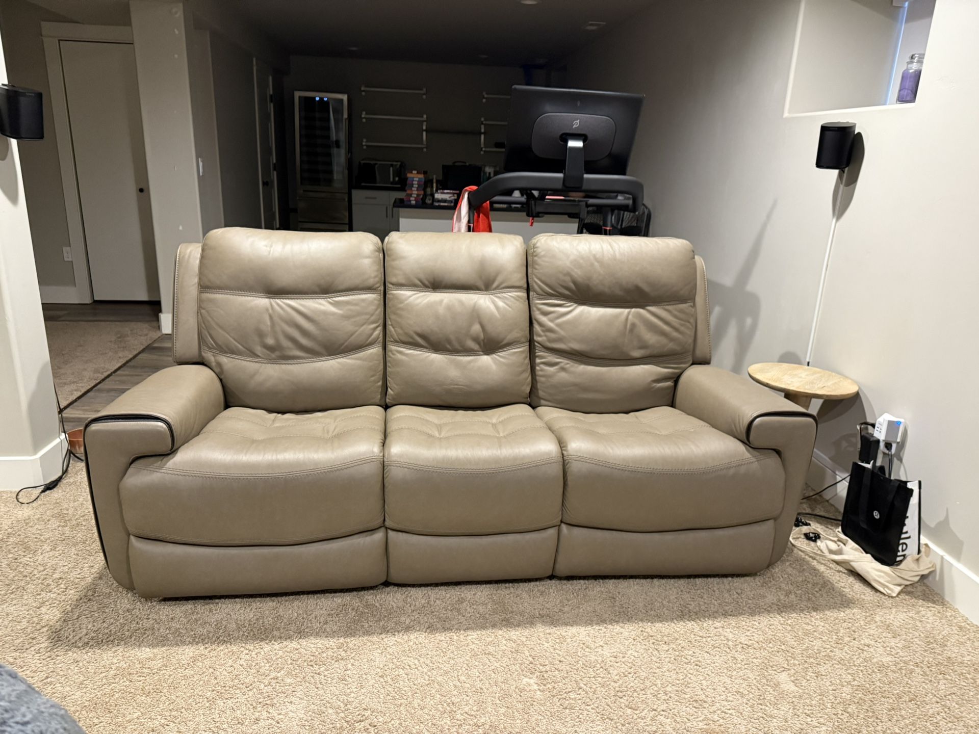 Reclining sofa