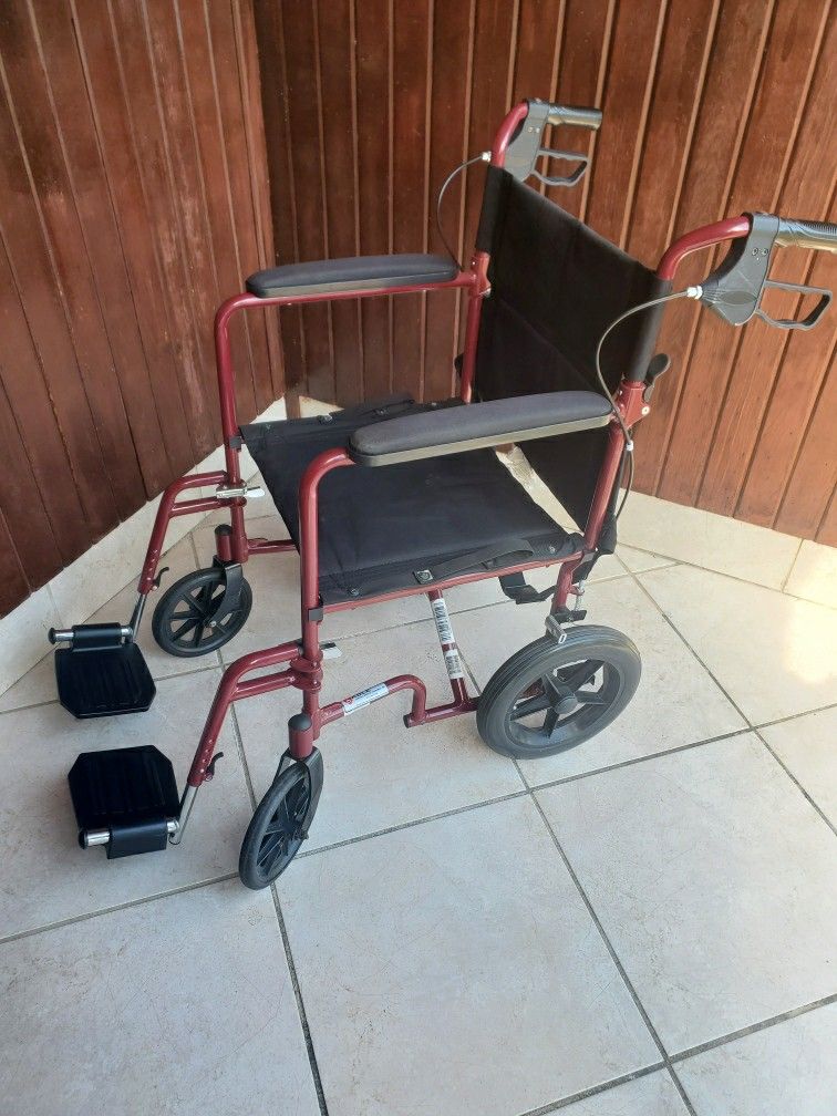 Whelchair transporter +++. Porch pick up in Dallas zip code 75211 - silla de ruedas