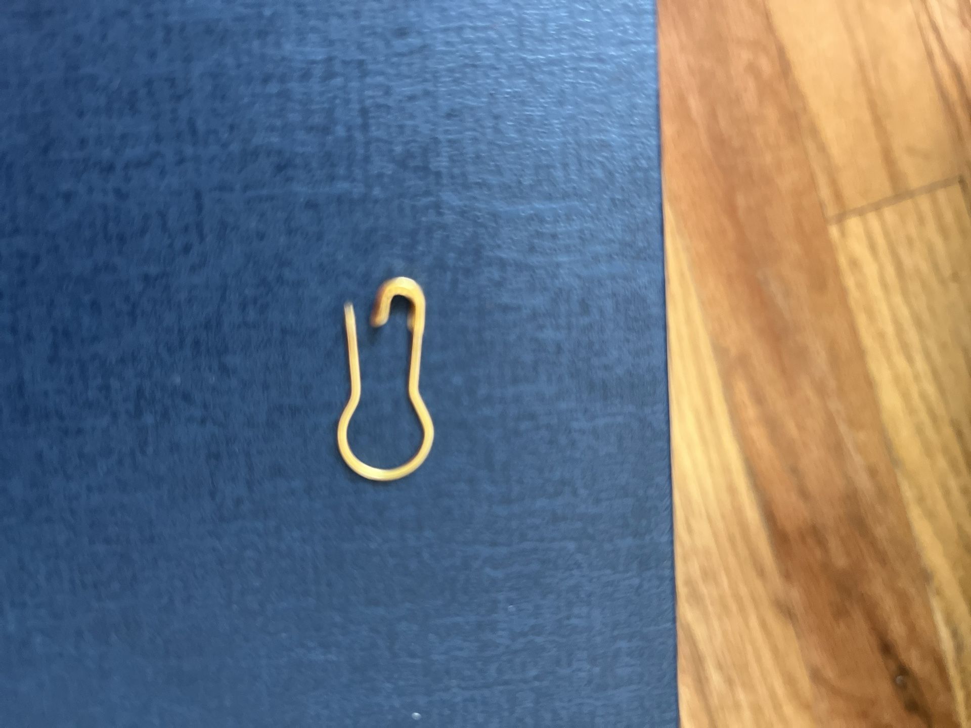 About 1000 Golden Metal Clip