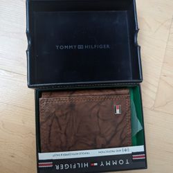 Tommy Hilfiger Leather Wallet NEW