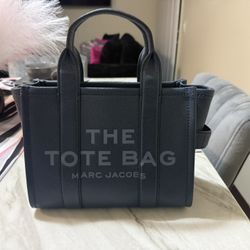 👜 Marc Jacobs Medium Tote Bag – Navy Blue (Excellent Condition)