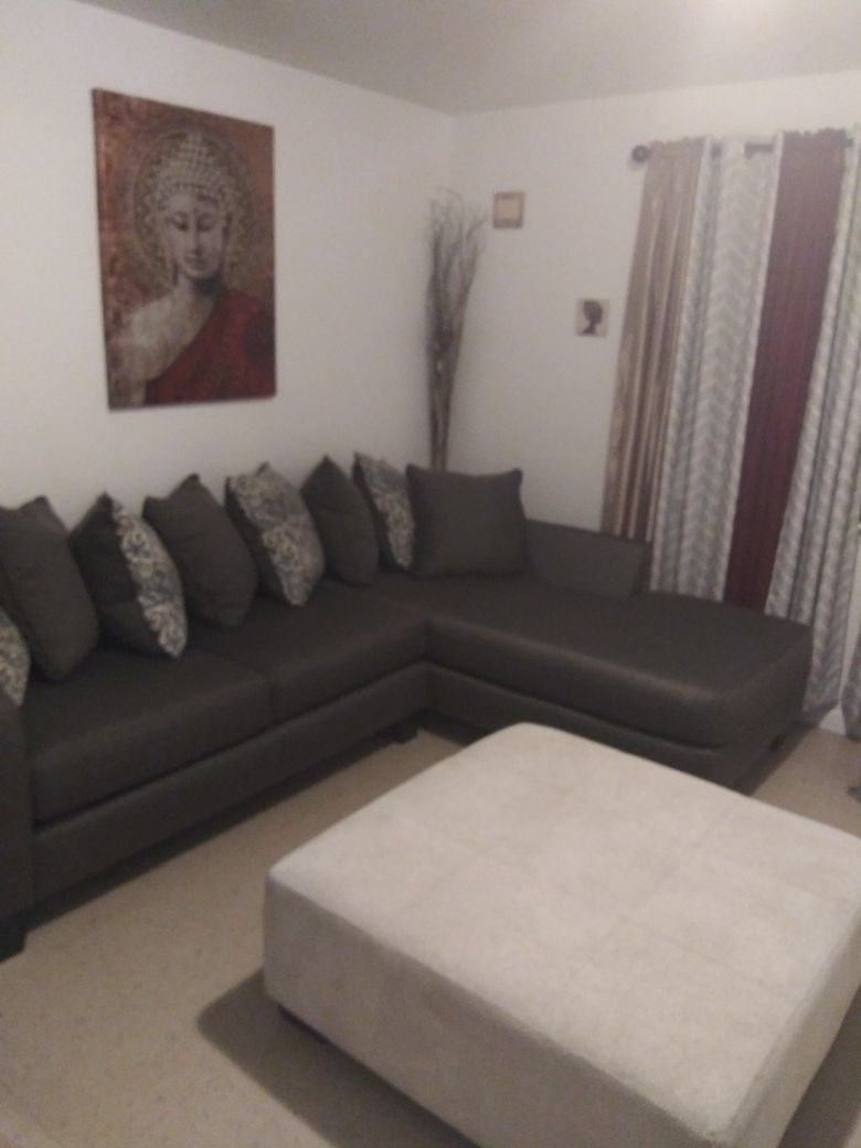 Rooms to go Sectional and ottoment