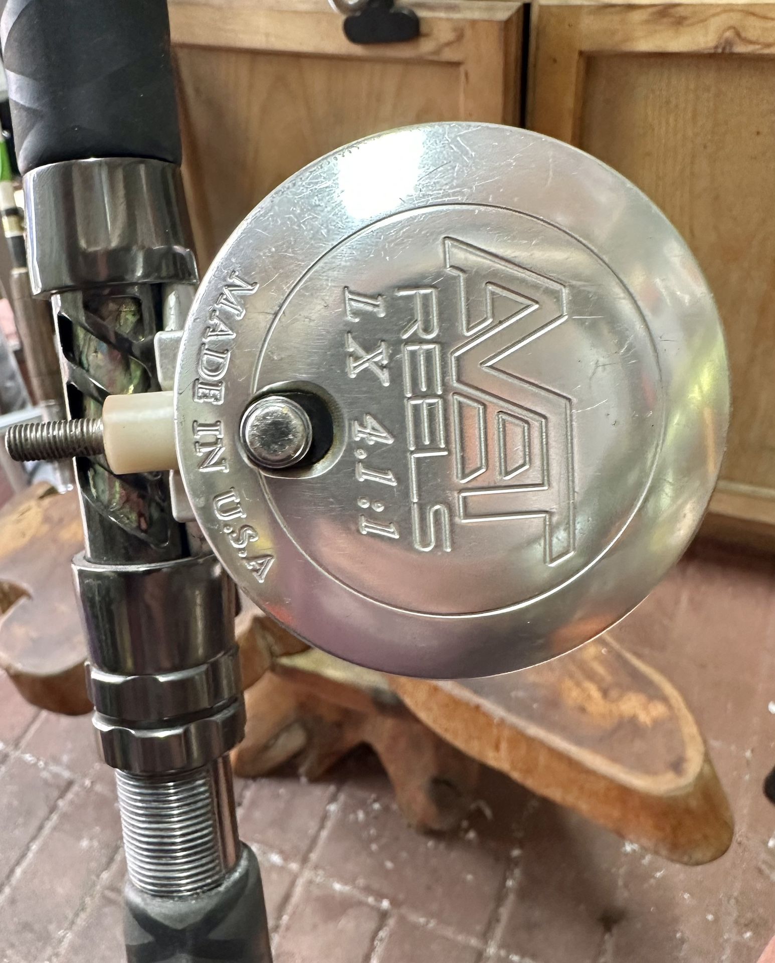 AVET 4.1:1 Reel Paired With Okuma Makaira 7ft Salt Water Rod - Both In Great Condition