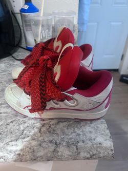 White,black and red lavains