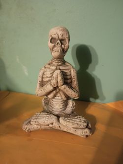 Skeleton figure