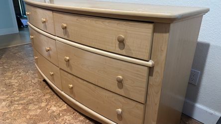 Light Wood 6-Drawer Dresser
