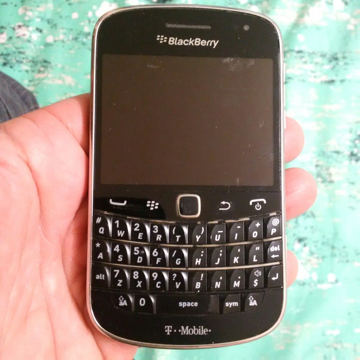 Blackberry bold 9900 T-Mobile 3G some visible scratches and scuffs Refurbished coming phone different than pic but almost same condition.