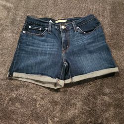 Like New Womens Levis Short