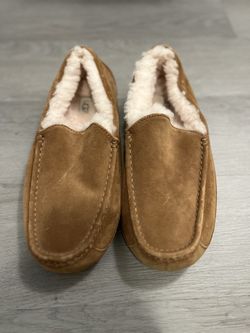 Men’s Uggs Loafers Size 11